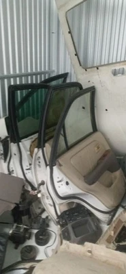 Lexus RX300 1999-2003 puertas crema con cristal, motor, cualquiera de los 4. Foto 1 de 4