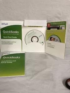 QuickBooks Pro 2011 for Windows. Box,disc, all printed material - Picture 1 of 2