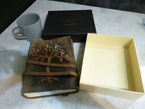 LEDERGEBUNDENES LEBENSBAUM-TAGEBUCH MIT EDELSTEINEN VERPACKT VON HAPPY AND HEALTHY NEUWERTIG IN VERPACKUNG - Bild 1 von 6