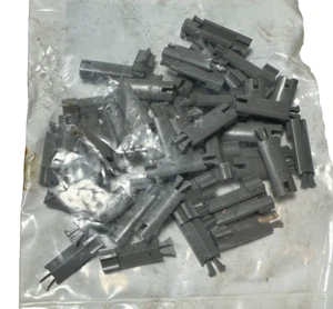 50 International Electrical Connector Locks 1689463C1 - Picture 1 of 2