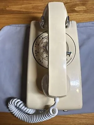 Vintage ITT Rotary Dial Wall Phone  Model 554  Pale Yellow  -  Untested • 35€