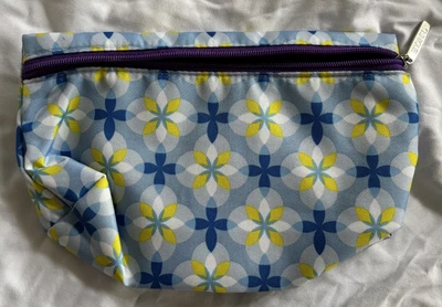 Bolsa de cosméticos de maquillaje de viaje Clinique con estampado de flores azules nueva sin etiquetas Foto 1 de 3