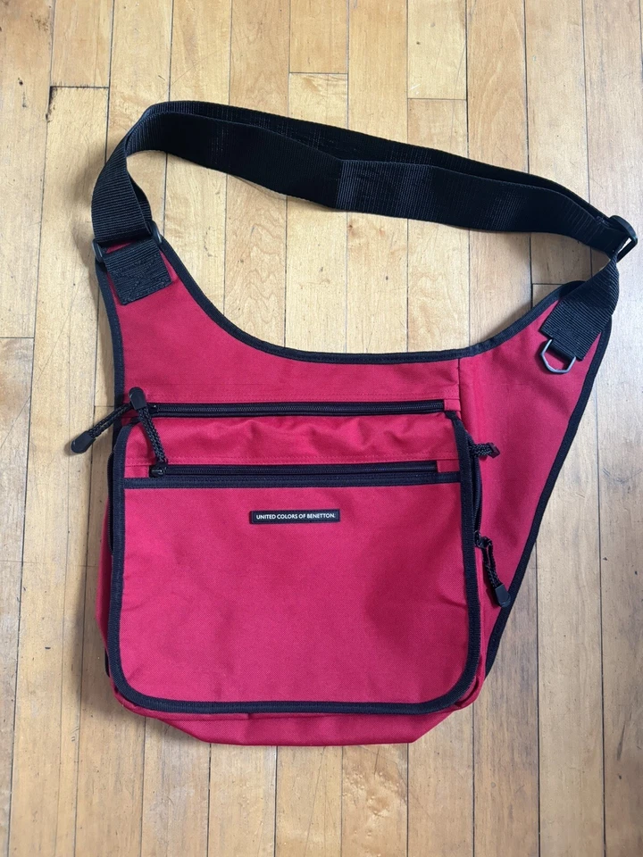 Bolso Bandolera/Laptop Usado United Colors of Benetton Rojo Mediano Foto 1 de 4