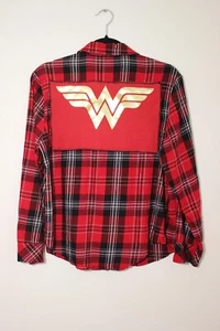 Upcycled Wonder Woman Custom Shirt Rückenaufnäher Damen SP - Bild 1 von 3