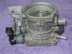 Cuerpo del acelerador 97 SAAB 900 9166596 W - Imagen 1 de 8