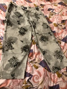 DENIM & CO (QVC) 7/8 Schlupf-Hose in Silber-Grau Blütenmotive Gr. XL - NEU - Bild 1 von 6