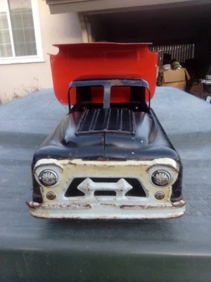 Camión de volteo Marx de acero prensado Foto 1 de 4