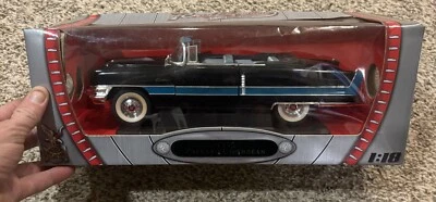 全新 Road Signature Collection 1: 18 比例 1955 年 Packard Caribbean 黑色和蓝色 — 第 1/2 张图片