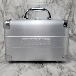 Organizador de maquillaje estuche de tren cosmético de metal Clinique - Imagen 1 de 11
