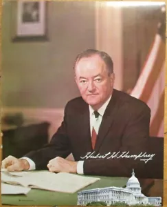 Impresión de retrato brillante 8x10 Hubert H. Humphrey and Capitol Building 1965 - Imagen 1 de 1