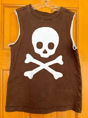 Camiseta sin mangas Crazy 8 marrón talla 5/6 usada en excelente estado con calavera y huesos cruzados Foto 1 de 3