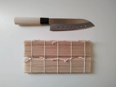 Cuchillo japonés para rollos de sushi con dos tapetes - Imagen 1 de 2