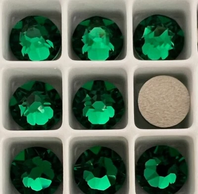 MAJESTIC GREEN 16ss 4mm 2088 IHC Austrian Flatback Crystal Rhinestones 144 pcs - Image 1 of 4