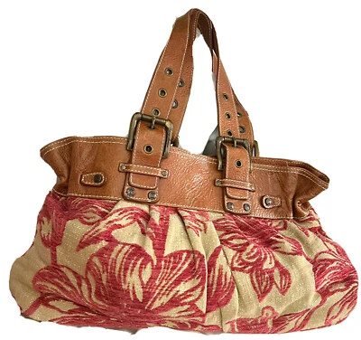 BOLSA TOTE DE OMBRO FLORAL TOMMY BAHAMA ACABAMENTO EM COURO MARROM FECHO MAGNÉTICO - Imagem 1 de 4