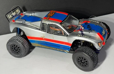 Mini camión de estadio vintage Team Associated RC18T 1/18 Castle ESC sin escobillas ARTR Foto 1 de 4