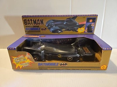 Batimóvil de colección Batman con control remoto #4431 con luz turbo Toy Biz  Foto 1 de 4