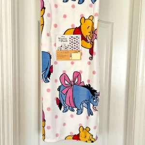 NWT Disney Winnie The Pooh Tigger Piglet Eeyore Polka Dot Throw Blanket 50"x70" - Picture 1 of 3