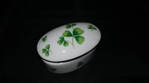 🍀Bone Porcelain Shamrock Trinket Box - Picture 1 of 5