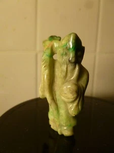 VINTAGE GRÜNE JADE / JADEIT FIGUR NETSUKE EINES MÖNCHS - Bild 1 von 1