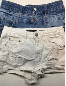 3x Posten Damenshorts Größe 4 Denim Shorts AERPOSTALE, DIVIDED, AMERICAN EAGLE - Bild 1 von 3
