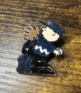 RARE Charlie Brown New York Yankees Wincraft Pin 2015 The Peanuts Movie Promo - Picture 1 of 3