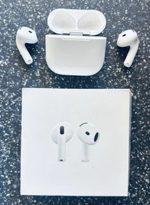Apple - Airpods 4 - Écouteurs sans fil - MXP63LL/A - Avec étui de charge - OCCASION - - Photo 1 sur 5
