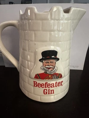 "Jarra vintage Beefeater Gin Castle 6"" blanca" Foto 1 de 3