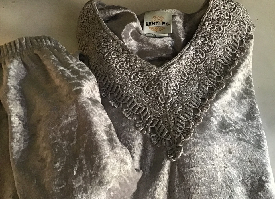 Conjunto de pijama Bentley feminino prata manga longa e calça veludo esmagado tamanho G - Imagem 1 de 4