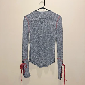 Top térmico Free People Mountaineer Puño Mujer S Gris Mangas con cordones Boho Delgado - Imagen 1 de 7