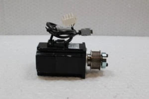 6889 Yaskawa Electric SGMAH-02B1A21 AC Servo Motor - Picture 1 of 3