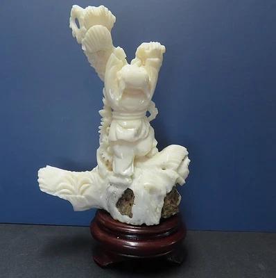 Estatuilla de colección china tallada de coral blanco niño escalando un árbol de coral estatua Foto 1 de 4
