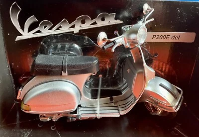 PIAGGIO VESPA P200E grigio metallizzato - New-Ray - Immagine 1 di 4