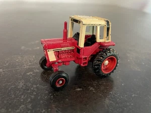 Trattore pressofuso ERTL International Harvester 1086 scala 1:64 - Foto 1 di 10