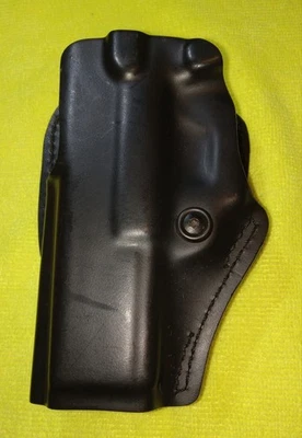 Safariland Glock 17/22 Belt Holster - Black, L.H. (5197-83) Excellent Condition  - Image 1 of 4