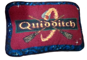 Quidditch Tapestry Pillow * NEW VINTAGE * Harry Potter Woven Stars RARE Classic - Bild 1 von 4
