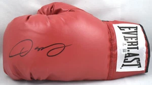 Oscar De La Hoya Autographed Red Everlast Boxing Glove- Beckett W Hologram *Left - Picture 1 of 2