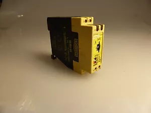 Crouzet 88 864 001; 10A ; 110_220V~50/60Hz Befestigungsklemme defekt - Bild 1 von 2