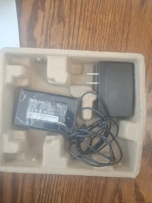 TP-Link PoE Injector Model TL-POE150S(UN) Ver : 4.0 (3 Available) 1 W/ Box - Image 1 of 4