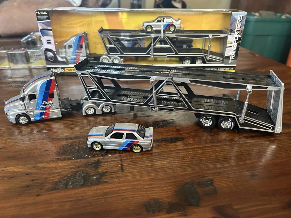 Transporter Suelto Mack Anthem y BMW M3 1988 Escala 1:64 Diecast Modelo Maisto Foto 1 de 4