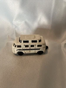 Maisto - Volkswagen VW Camper Bus Van - 1:64 Scale Diecast(D28) - Picture 1 of 5