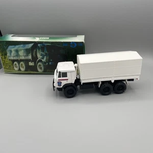 Camión de colección Kamaz 43105 Ministerio de Situaciones de Emergencia con toldo 1:43  - Imagen 1 de 18