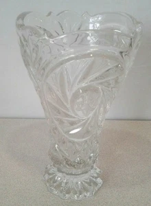 Vintage Lead Crystal 7" Tall Pinwheel Pattern Scallop Flower Footed Vase - Picture 1 of 4