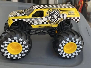 LARGE "Taxi" 1:24 Monster Jam monster truck Hotwheels - Picture 1 of 8