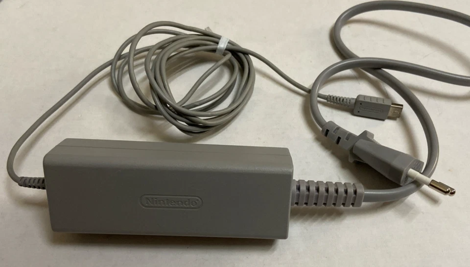 Alimentatore per GAMEPAD - Nintendo Wii U - WUP-011 - FUNZIONANTE - Immagine 1 di 1