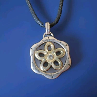 Collar Colgante Brighton Mai Jin Flor 2 Tonos Cordón Cuero Negro Foto 1 de 4