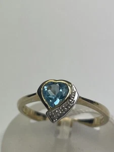 9CT Gold STUNNING BLUE TOPAZ & DIAMOND CLUSTER RING - Picture 1 of 2