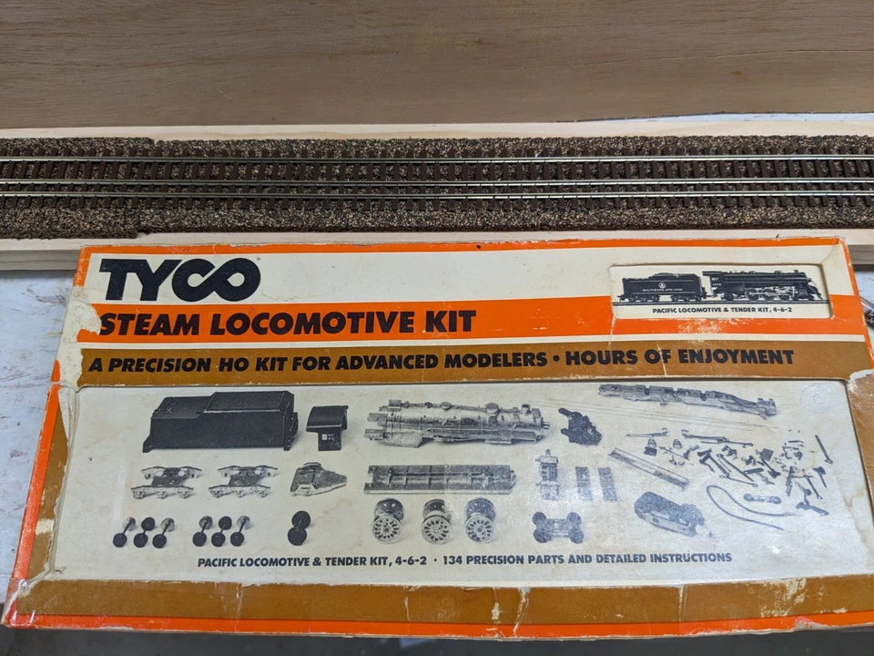HO Mantua/Tyco 4-6-2 Pacific steam locomotive kit Undec. - Image 1 of 4