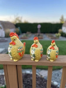 Vintage Lefton Sleeping Hen Keksdosen mit Deckel 3er Set Gläser mit Deckel LESEN - Bild 1 von 16