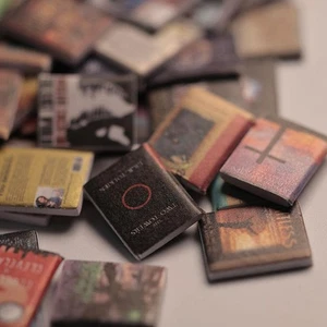 Libros de miniaturas para casa de muñecas a escala 1:12 200 piezas todos los diferentes accesorios de biblioteca - Imagen 1 de 13