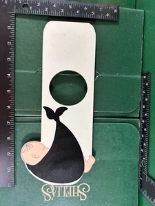 Colgador de perilla de puerta de madera vintage de colección Shelia's coleccionables - Imagen 1 de 7